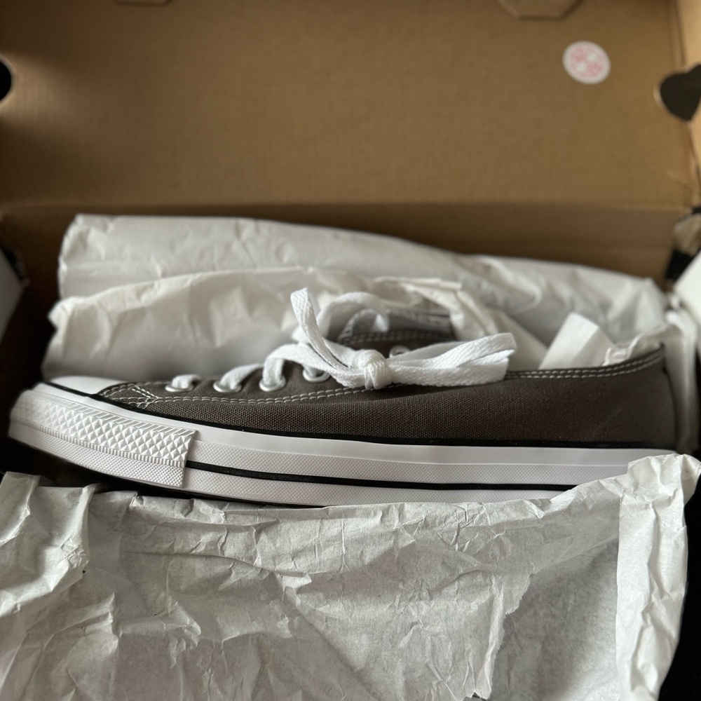 NEW Converse Chuck Taylor - Grey - size 9 Men / size 11 Women (EU 42.5) - Picture 2 of 5